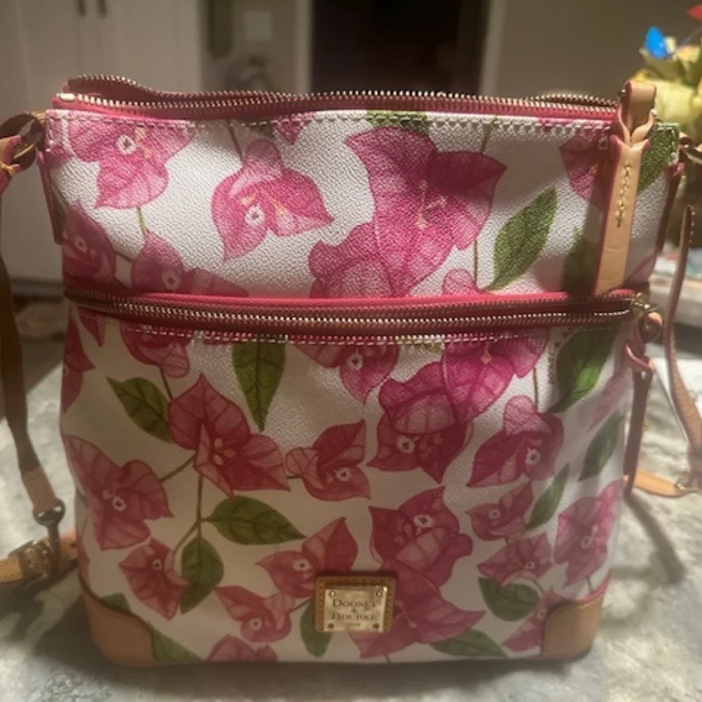Dooney and Bourke BRAND NEW/RARE FLORAL FUSCHIA Pattern Crossbody Bag! - Picture 12 of 16